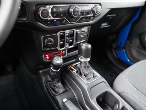 Used 2024 Jeep Wrangler Unlimited AWD/4WD image 25