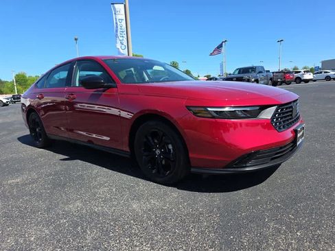 Certified 2025 Honda Accord SE image 4