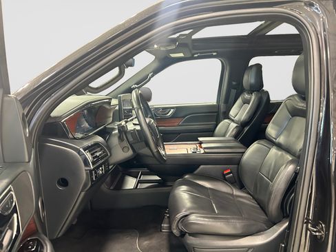 Used 2024 Lincoln Navigator L 4WD image 10
