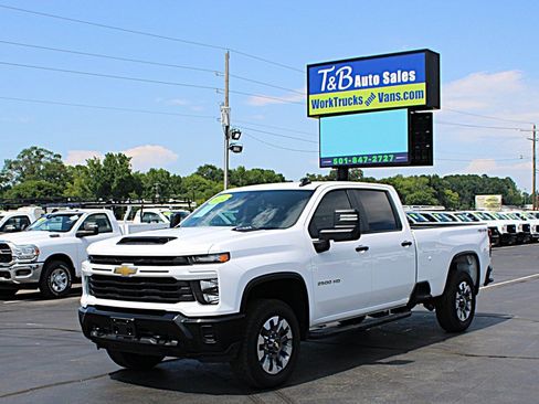 Used 2025 Chevrolet Silverado 2500 Custom w/ Custom Convenience Package AWD/4WD image 3
