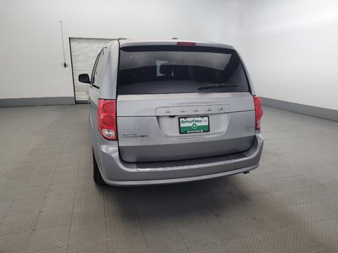 Used 2019 Dodge Grand Caravan SXT image 6