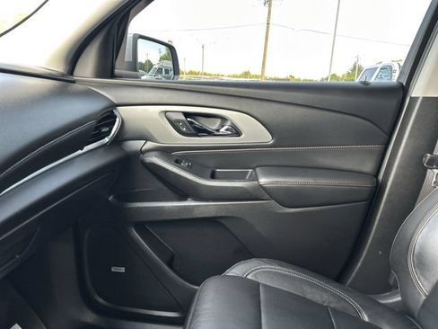 Used 2021 Chevrolet Traverse LT w/ LT Premium Package AWD/4WD image 42