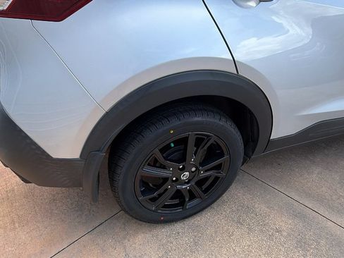 Used 2020 Nissan Kicks SV FWD image 11