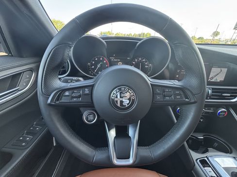 Certified 2023 Alfa Romeo Giulia Ti AWD/4WD image 2