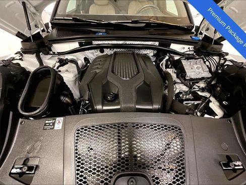 Used 2025 Porsche Macan AWD/4WD image 15