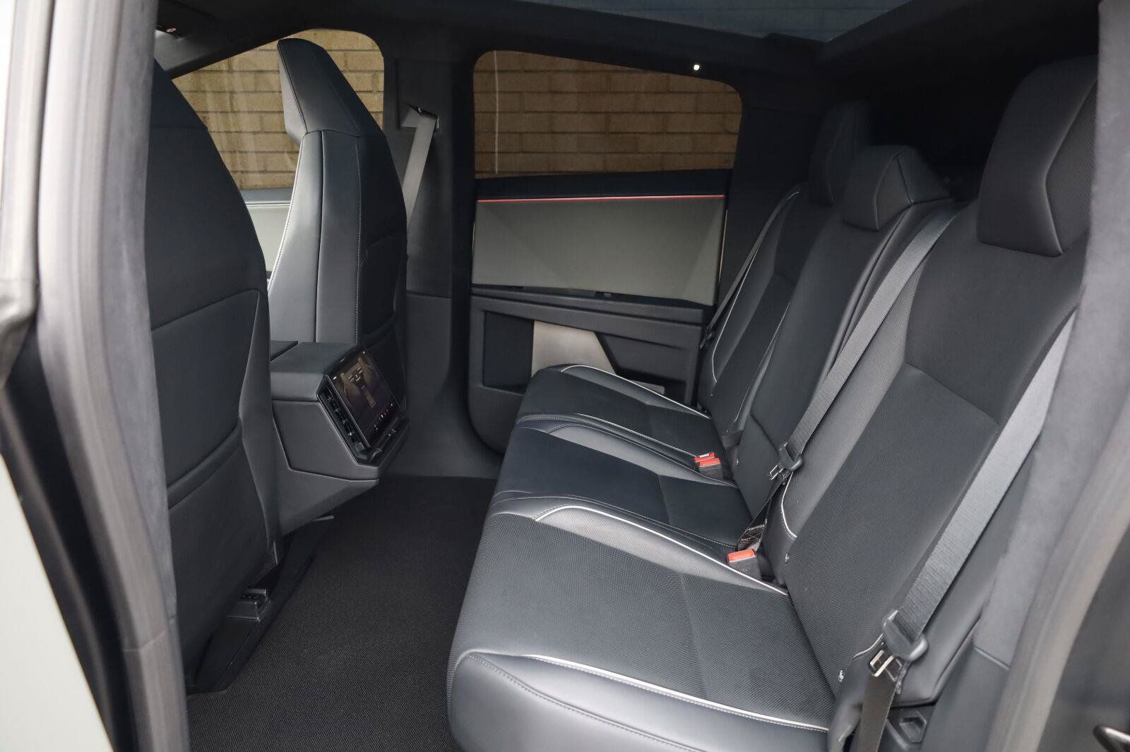 Used 2025 Tesla Cybertruck AWD Crew Cab image 22