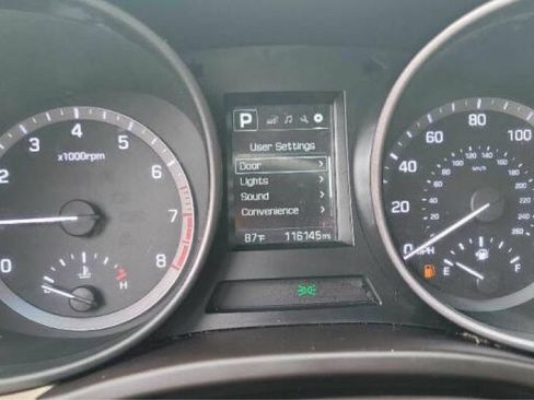 Used 2017 Hyundai Santa Fe Sport FWD image 12