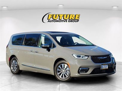 New 2023 Chrysler Pacifica Limited