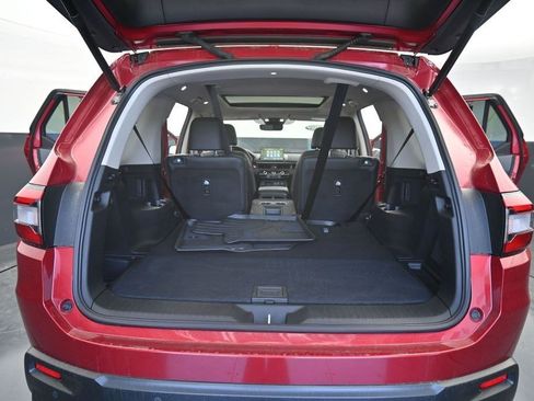 Used 2025 Honda Pilot Touring image 9
