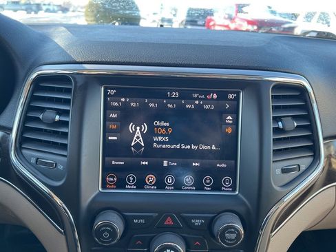 Used 2018 Jeep Grand Cherokee Limited image 17