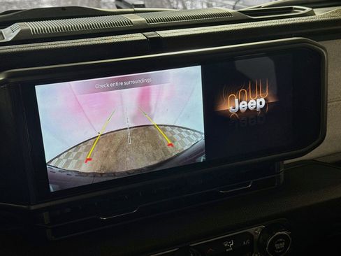 Used 2024 Jeep Wrangler Unlimited image 2