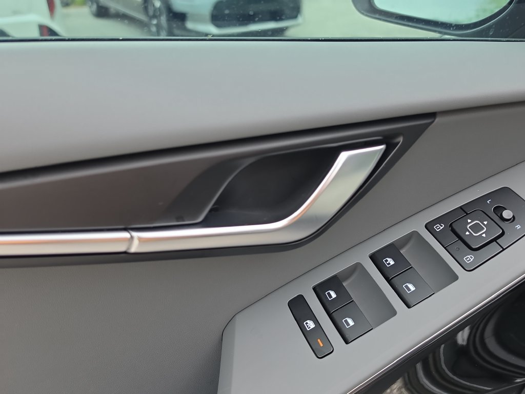 New 2026 Kia Niro EX FWD image 18
