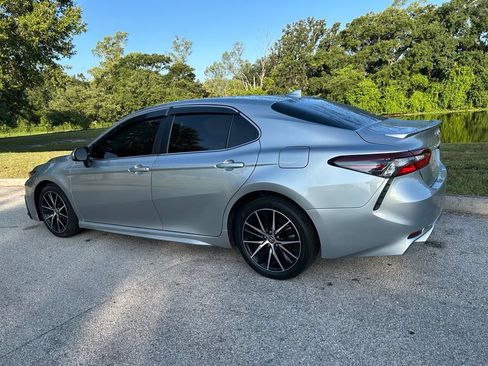Used 2021 Toyota Camry SE FWD image 4