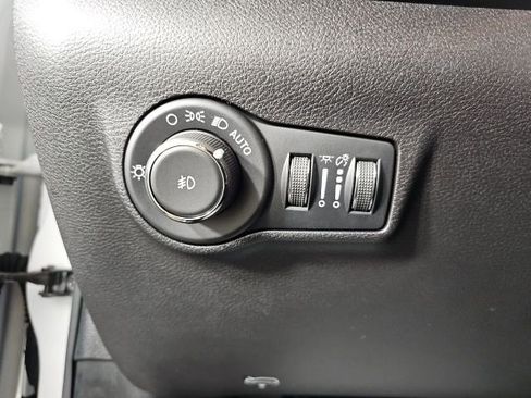 Certified 2025 Jeep Compass Limited image 20