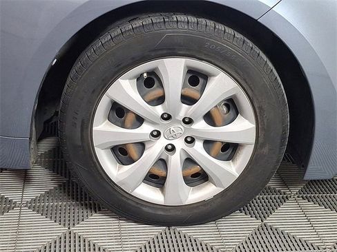 Used 2022 Toyota Corolla LE image 12