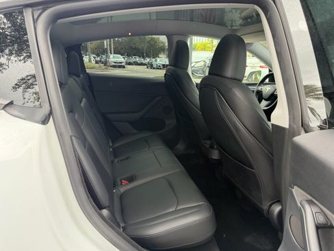 Used 2024 Tesla Model Y Performance AWD/4WD image 17