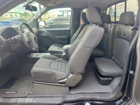 Used 2021 Nissan Frontier SV image 16