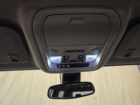 Used 2023 GMC Acadia SLT w/ Elevation Edition image 28