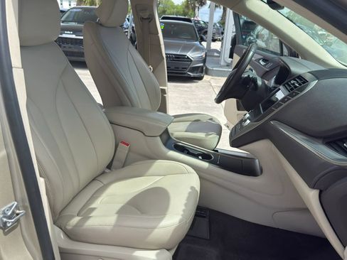 Used 2017 Lincoln MKC Premiere FWD image 18