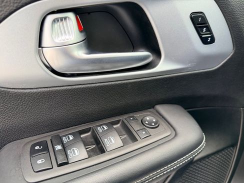 Used 2024 Chrysler Pacifica Touring-L w/ Uconnect Theater Family Group image 21