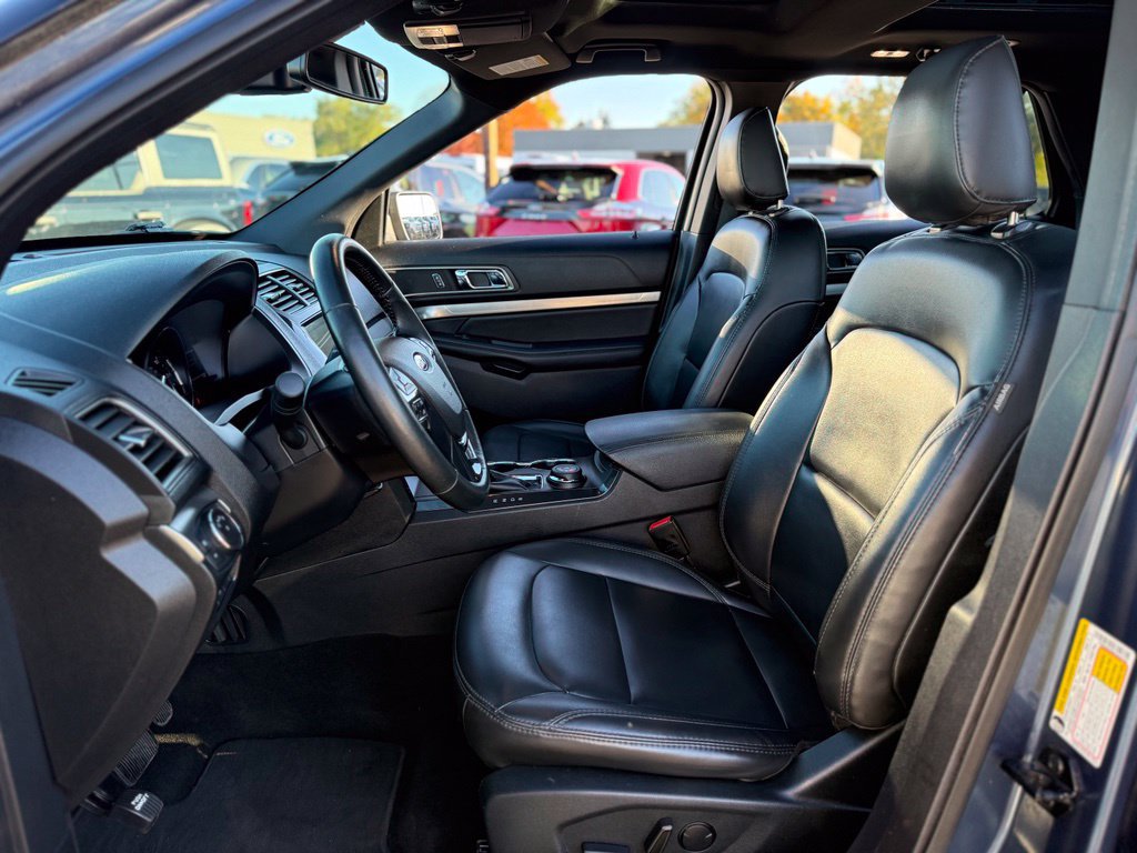 Used 2019 Ford Explorer XLT w/ Equipment Group 202A AWD/4WD image 14