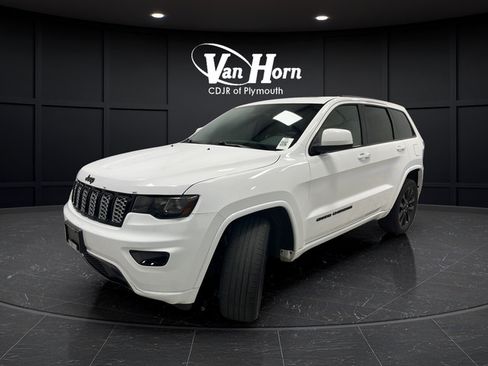 Used 2018 Jeep Grand Cherokee Altitude AWD/4WD image 3