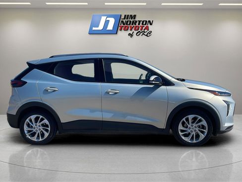 Used 2023 Chevrolet Bolt EUV LT w/ Driver Confidence Package image 4