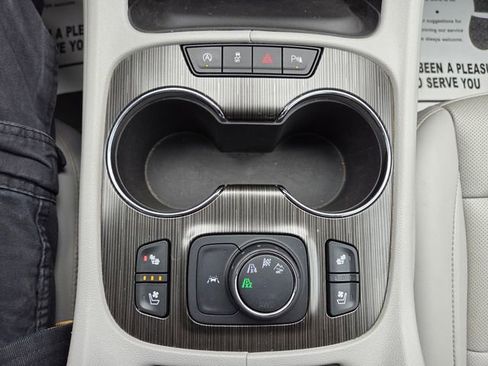 Used 2021 GMC Acadia SLT w/ Technology Package AWD/4WD image 33