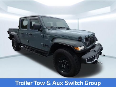 Used 2024 Jeep Gladiator Sport AWD/4WD image 4