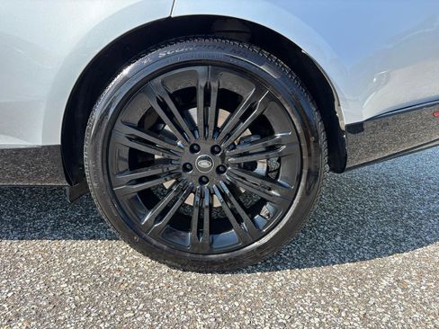 Used 2025 Land Rover Range Rover Long Wheelbase SE image 28