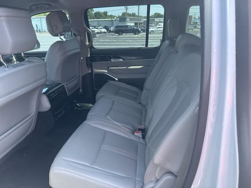 Used 2024 Jeep Wagoneer L 4WD image 4