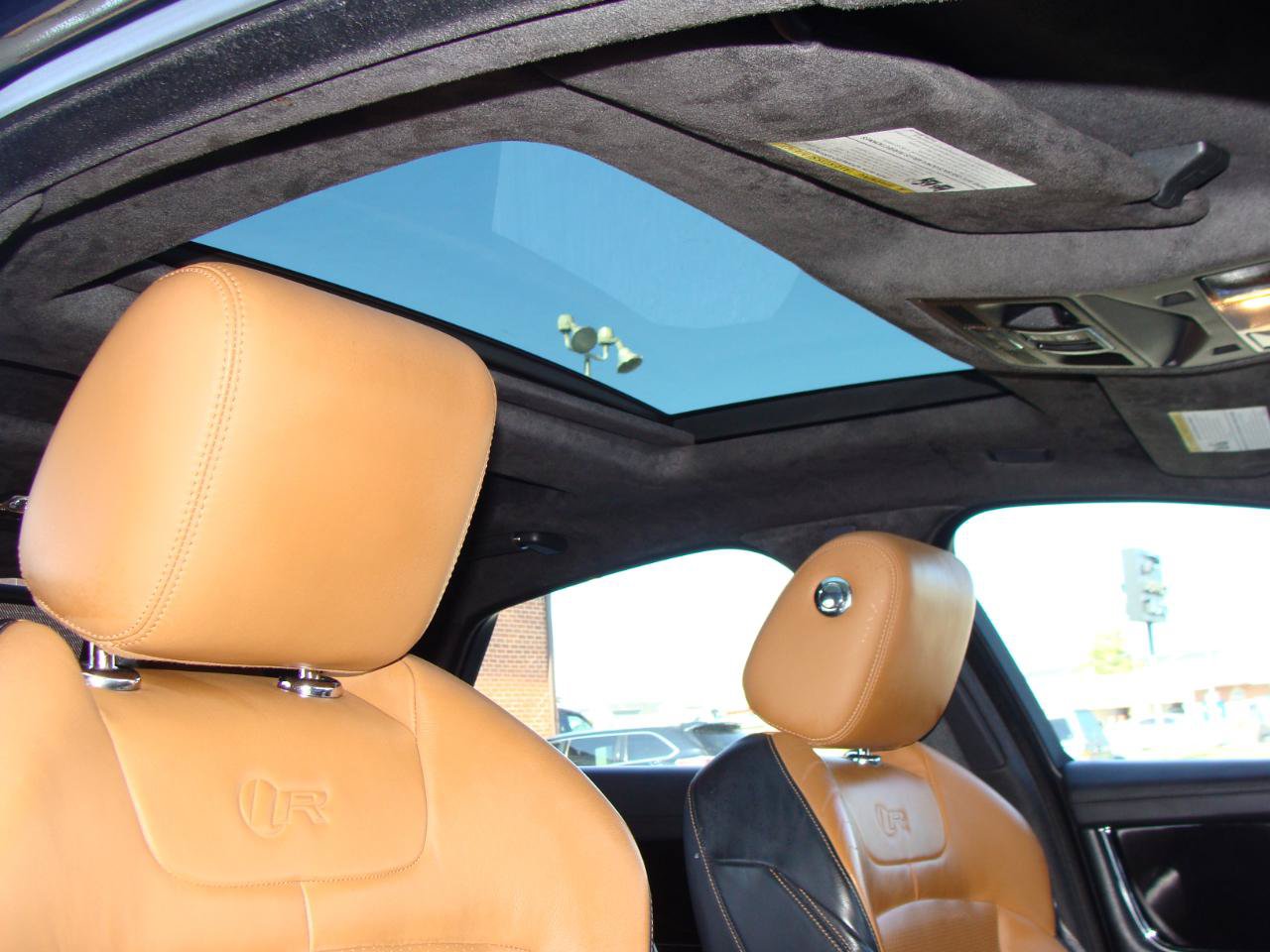 Used 2014 Jaguar XJ R RWD image 12