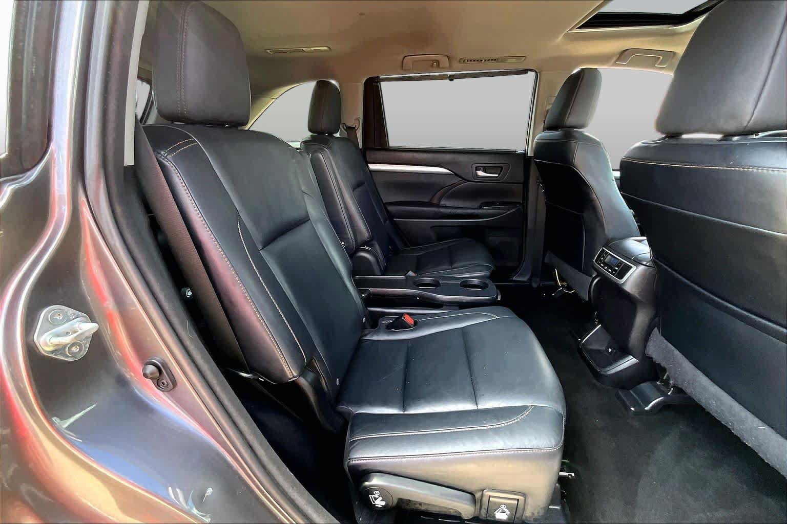 Used 2015 Toyota Highlander XLE FWD image 21
