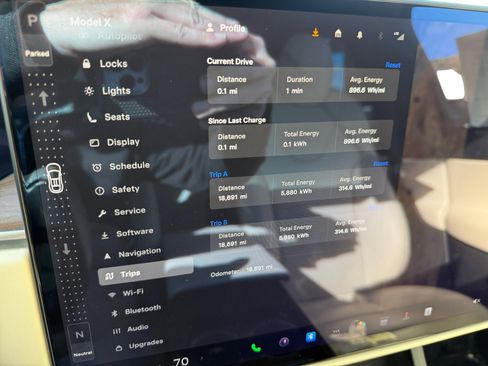 Used 2023 Tesla Model X image 11