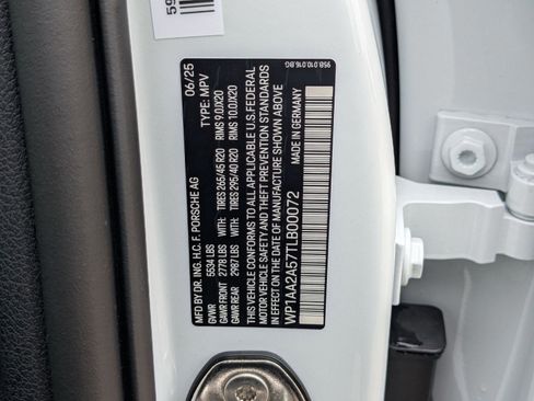 New 2026 Porsche Macan image 30