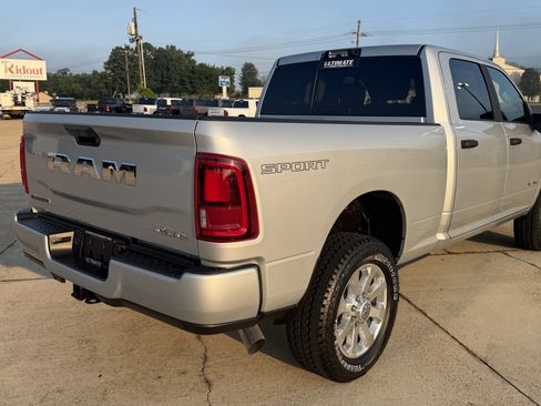 New 2026 RAM 2500 Big Horn AWD/4WD image 13