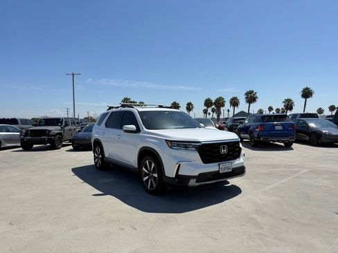 Used 2024 Honda Pilot Touring image 1