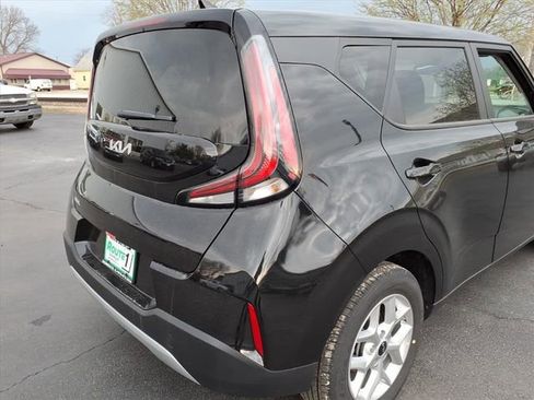 Used 2025 Kia Soul LX FWD image 5