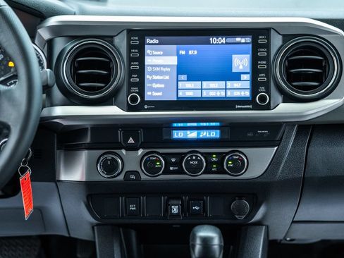 Certified 2022 Toyota Tacoma SR5 AWD/4WD image 22