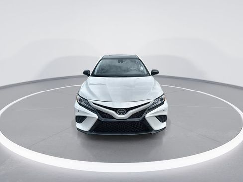 Used 2020 Toyota Camry XSE FWD image 3