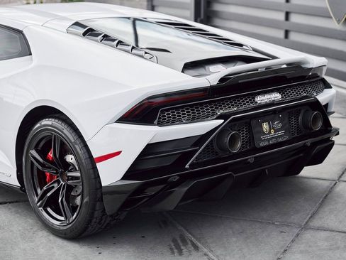 Used 2020 Lamborghini Huracan EVO image 10