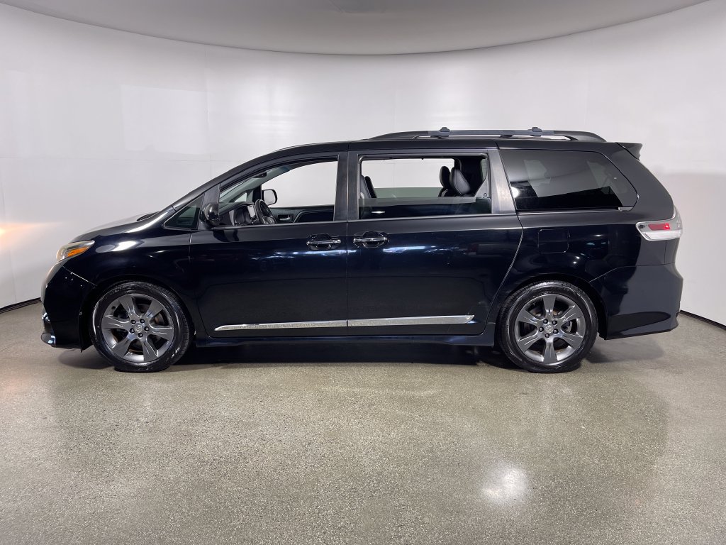 Used 2016 Toyota Sienna SE Premium FWD image 6