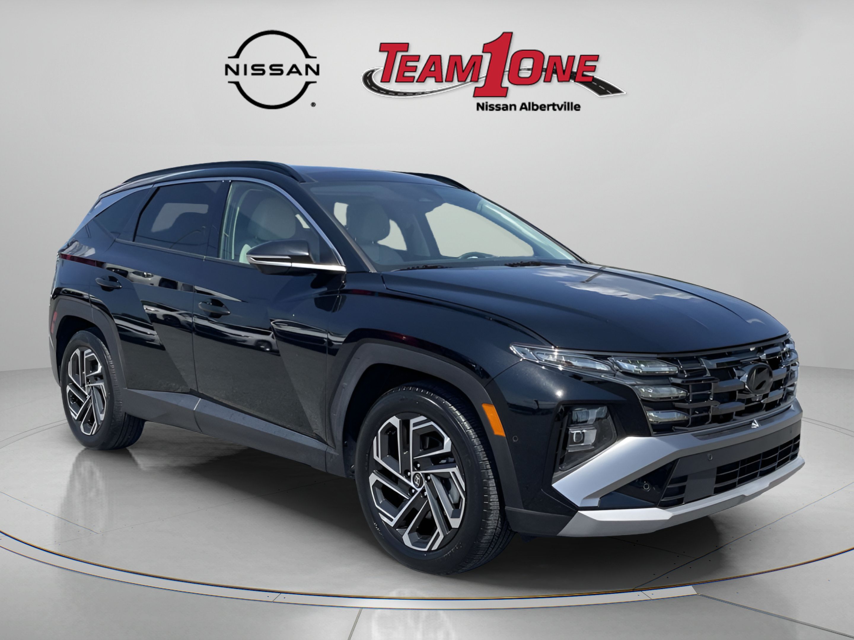 Used 2025 Hyundai Tucson Limited FWD image 1