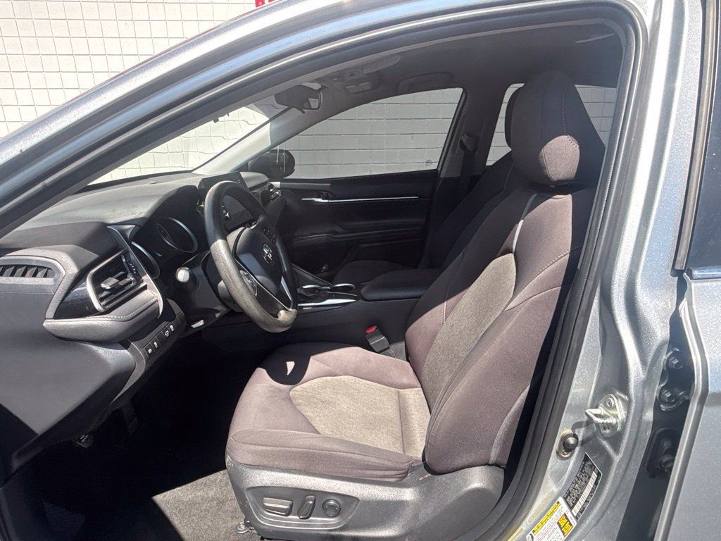 Used 2022 Toyota Camry LE FWD image 3