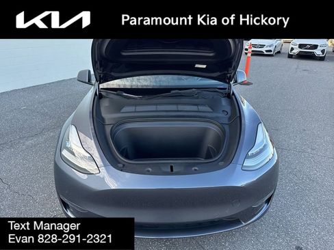 Used 2022 Tesla Model Y Long Range image 32