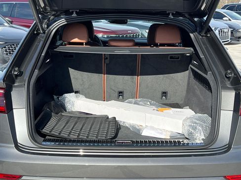 Certified 2025 Audi Q8 Premium image 18