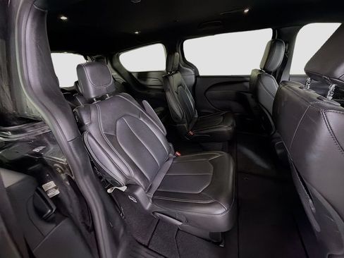 Used 2025 Chrysler Pacifica Select FWD image 30