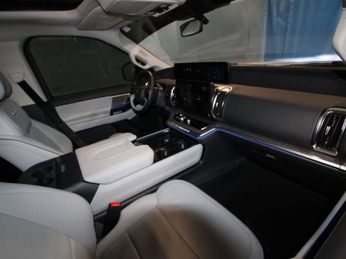 Used 2025 Ford Expedition Platinum w/ Platinum Ultimate Package image 26