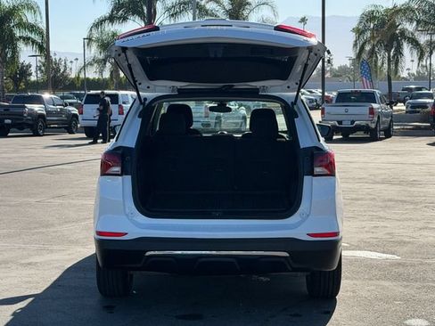 Used 2023 Chevrolet Equinox LT FWD image 6