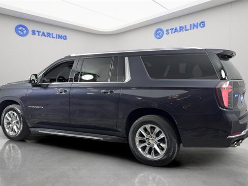 Used 2025 Chevrolet Suburban Premier image 4